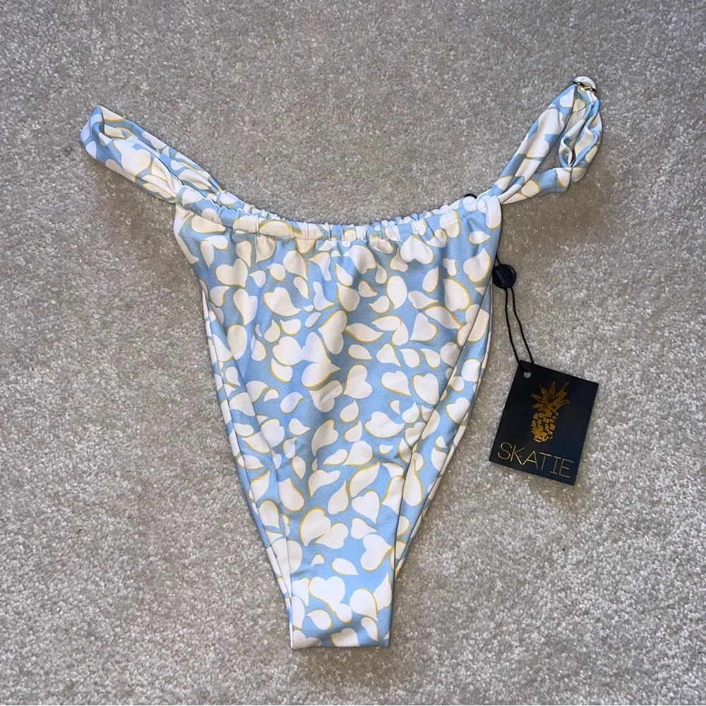 SKATIE Sarah top and Bobbi thick band bottom bikini set in Nantucket 🩵 - Picture 7 of 8
